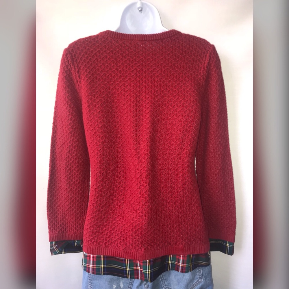 Red sweater. - Picture 4 of 8